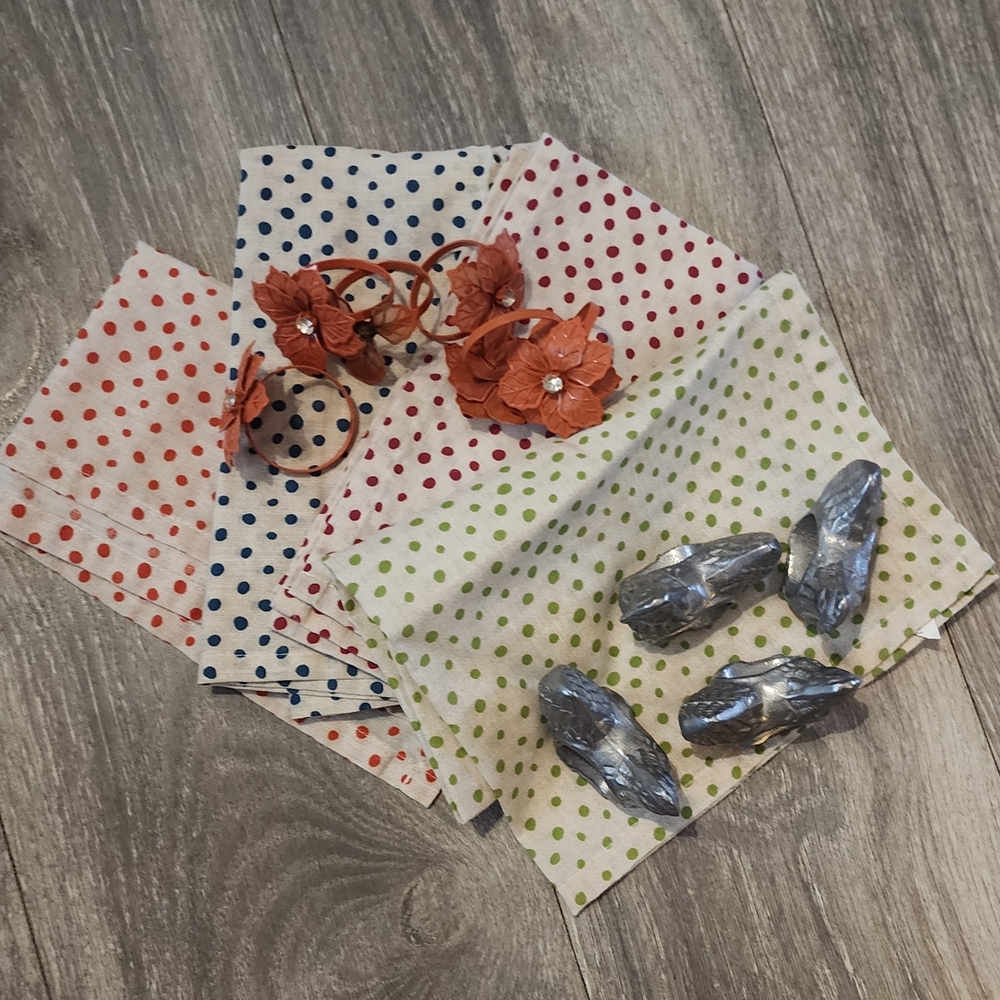 Polka Dot Napkin Set And Holders